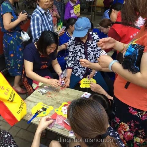 加热粽子时，用水煮还是上锅蒸？正确方法让你粽香四溢！